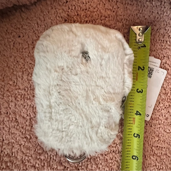 ✨NWT Lululemon Clippable Nano Pouch
Plush Fleece - Picture 10 of 10